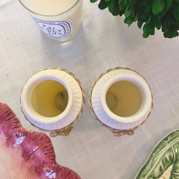 Pair of Vases With Gold Bows & Tassels - Picture 3 of 3